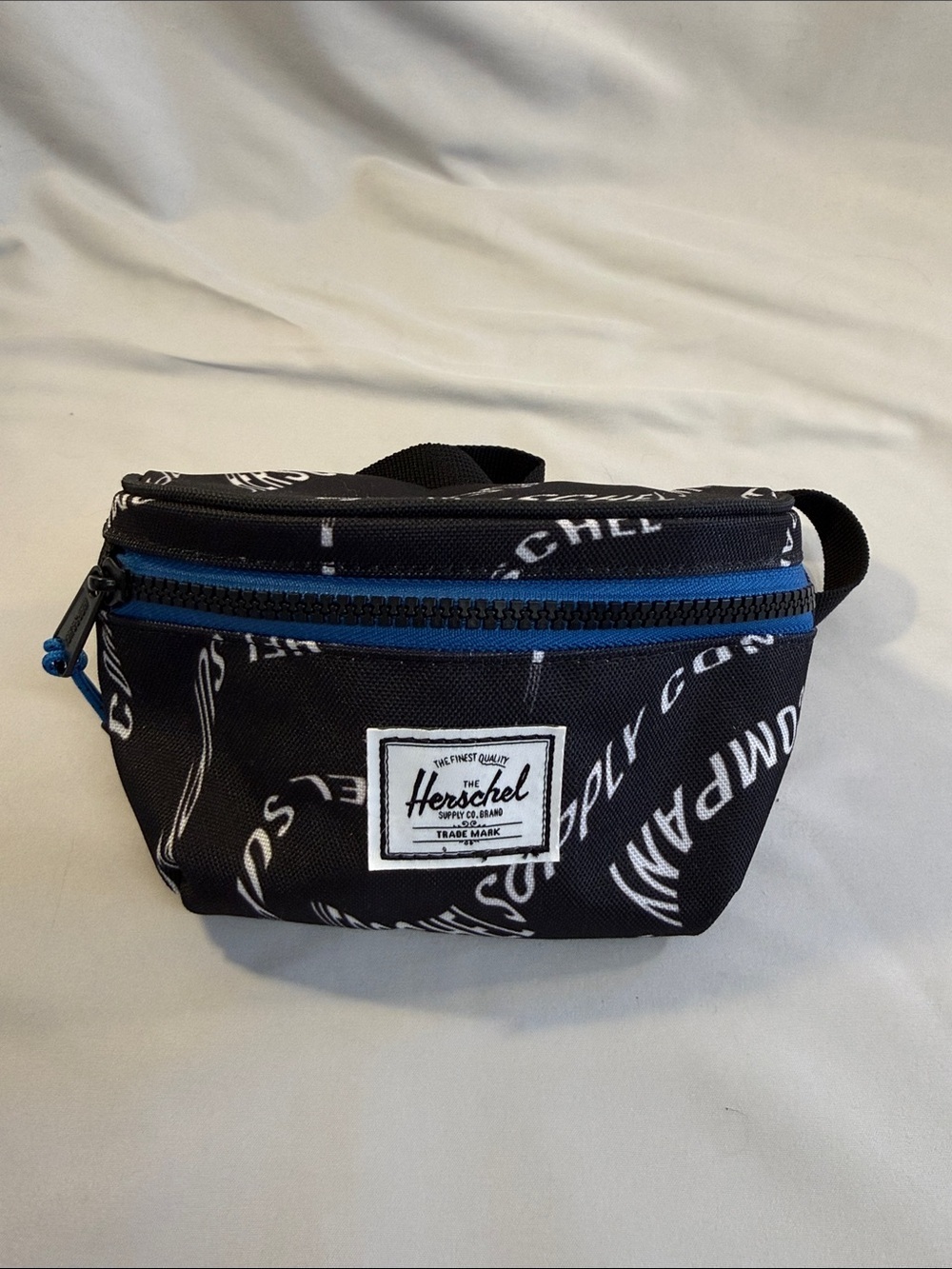 Herschel Supply Company NWOT Black Belt Bag with White Script and Blue Zipper